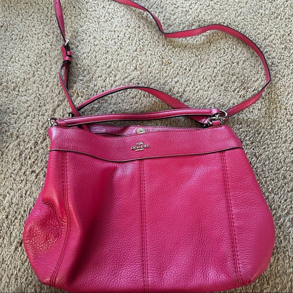 Fuchsia COACH leather purse. GUC.